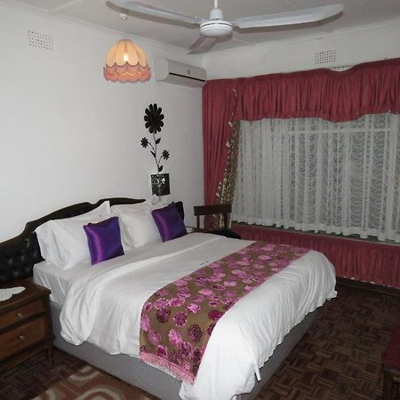 Parrot Lodge Булавайо Екстериор снимка