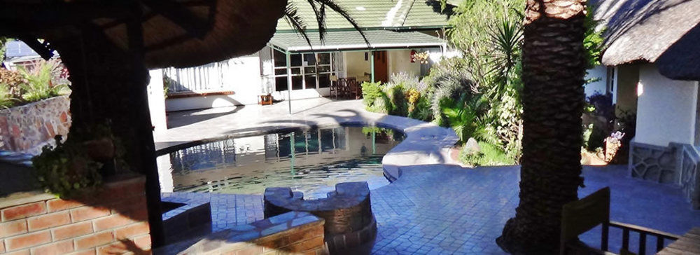 Parrot Lodge Булавайо Екстериор снимка