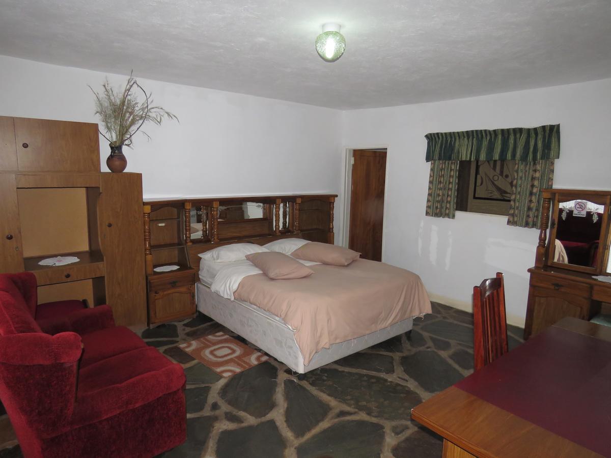 Parrot Lodge Булавайо Екстериор снимка