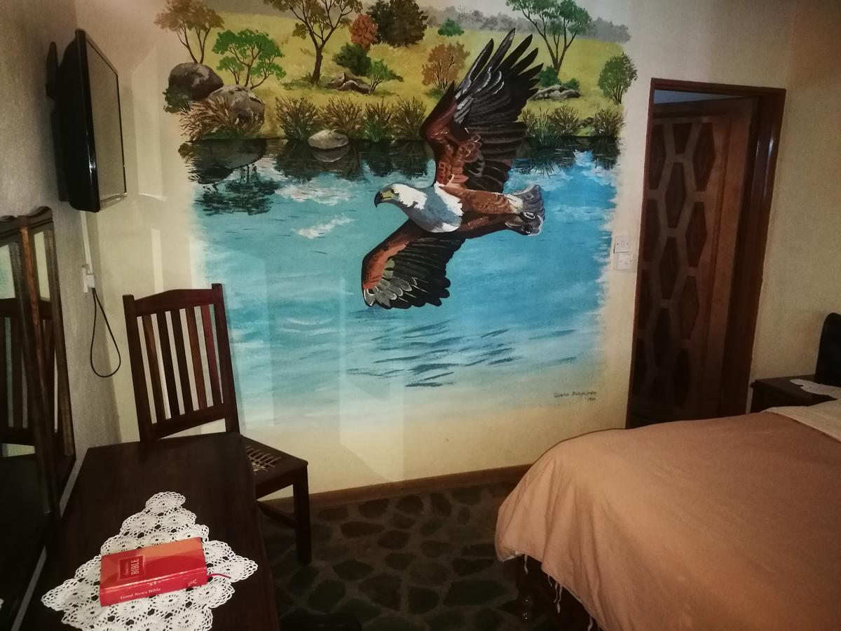 Parrot Lodge Булавайо Екстериор снимка