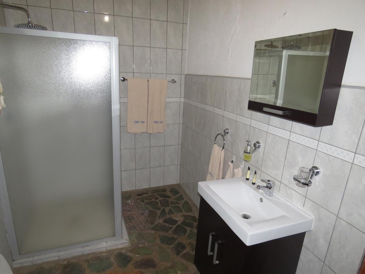 Parrot Lodge Булавайо Екстериор снимка