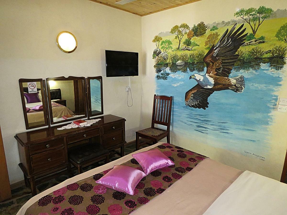 Parrot Lodge Булавайо Екстериор снимка