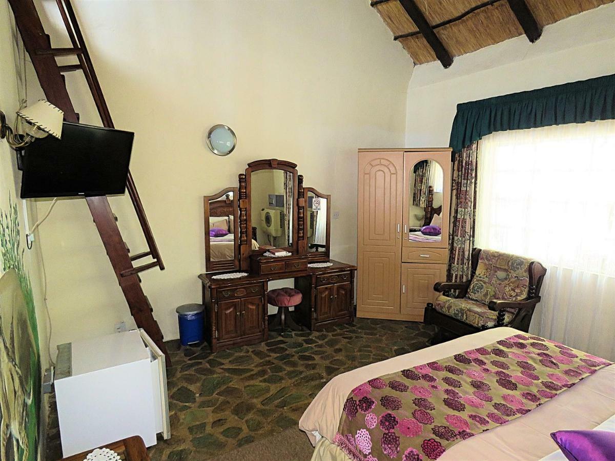 Parrot Lodge Булавайо Екстериор снимка
