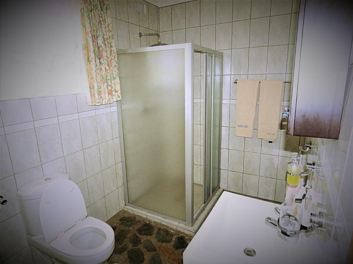 Parrot Lodge Булавайо Екстериор снимка