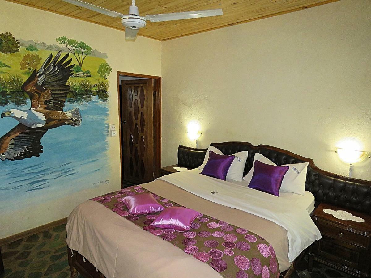 Parrot Lodge Булавайо Екстериор снимка