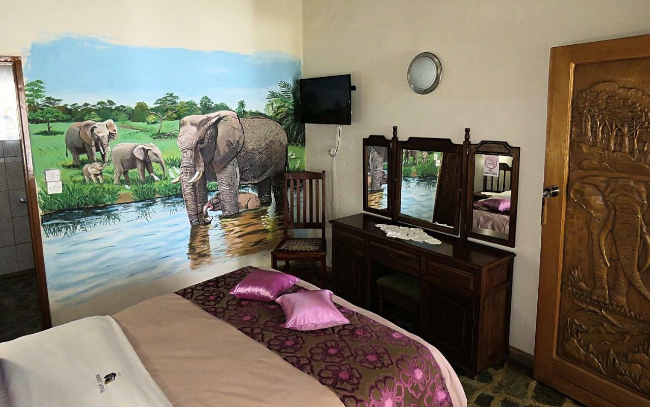 Parrot Lodge Булавайо Екстериор снимка