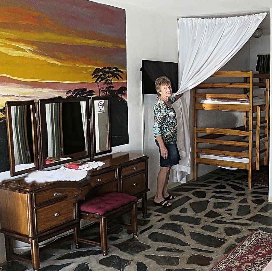 Parrot Lodge Булавайо Екстериор снимка