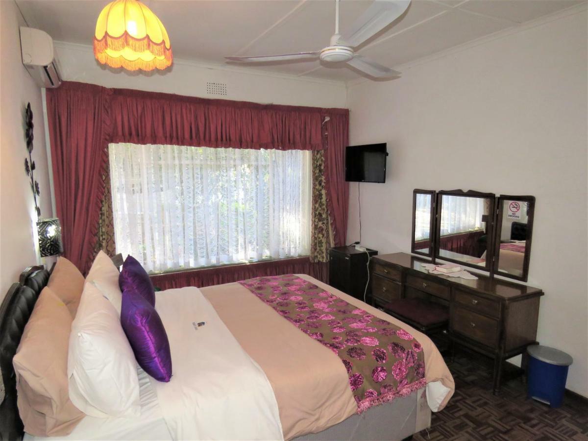 Parrot Lodge Булавайо Екстериор снимка