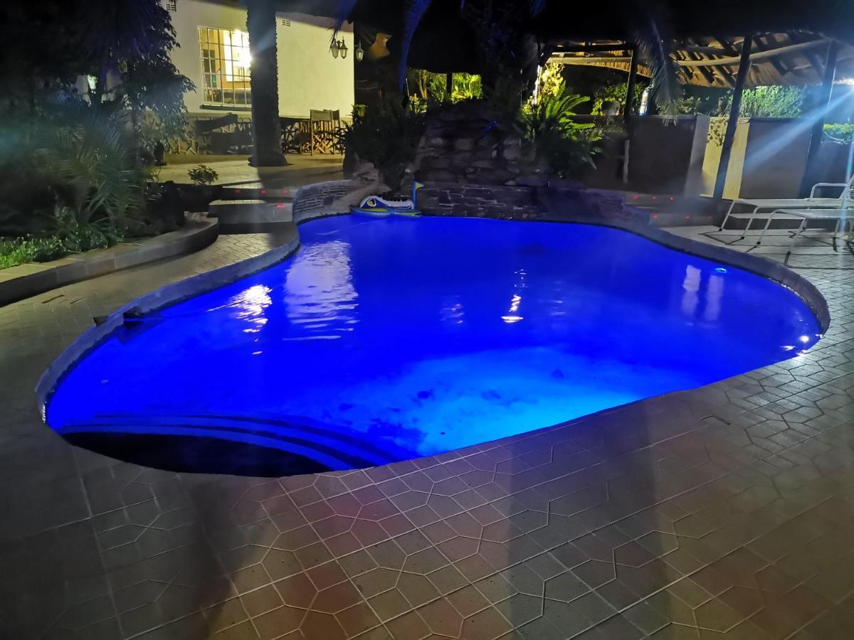 Parrot Lodge Булавайо Екстериор снимка